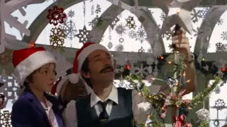Escena del cortometraje navideño de Wes Anderson con Adrien Brody para H&M.