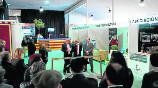 Momento de la inauguración de la Feria por parte del delegado del Gobierno de Aragón