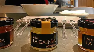 Las mieles de La Galinda catadas en la Gastroteca de Puerta Cinegia.