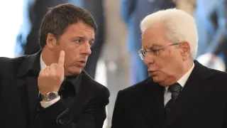 Foto de archivo de Renzi junto a Mattarella.