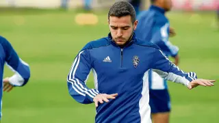 Xiscu, un entrenamiento con el primer equipo del Real Zaragoza.