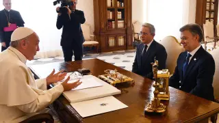 El Papa ha recibido al presidente de Colombia, Juan Manuel Santos, y a su predecesor, Álvaro Uribe.