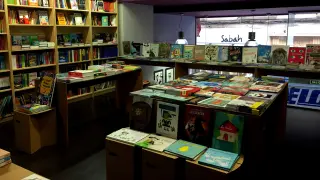 Interior de la librería Los Portadores de Sueños, en Zaragoza
