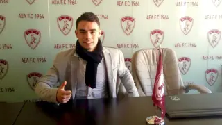 Pablo Gállego, feliz tras rubricar su contrato con el AEL Larissa.