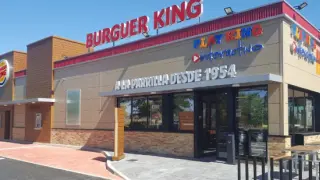 heraldoUna baza para las empresas. Ayer mismo Burger King se adelantó a todos asegurando que iba a castellanizar su nombre (como en la imagen) y negándolo minutos después. Muchos medios se hicieron eco de la noticia, que no era real.