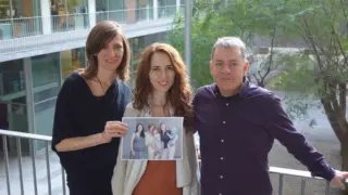 En la imagen, el equipo de investigadores: Erika Barba, Susanna Carmona y Òscar Vilarroya. En la foto interior, Susanna Carmona, Erika Barba y Elseline Hoekzema