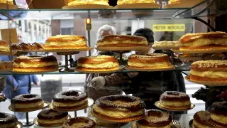 Roscones de Reyes en una pastelería zaragozana.