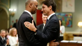 Ahmed Hussen y Justin Trudeau, primer ministro de Canadá.
