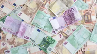 Billetes de diferentes cantidades de euros.