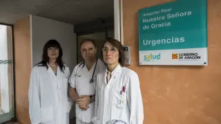 Manuela Morellón, José Luis Esteban y Elvira Samanes, profesionales del servicio de Urgencias del Provincial.
