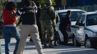 Agentes de la Policía mexicana tras el ataque a la fiscalía.