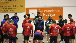 El fútbol sala y la pista protagonizaron el entrenamiento de ayer para el Huesca.