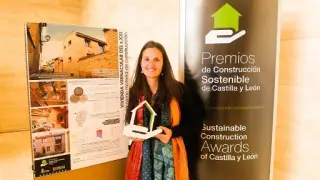 Castellarnau ha recibido hoy miércoles el premio nacional de Construcción Sostenible de Castilla y León por su casa de tapial en Ayerbe.