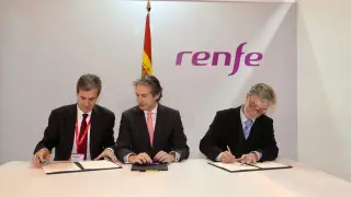 Firma del convenio entre el Ayuntamiento de Zaragoza y Renfe.
