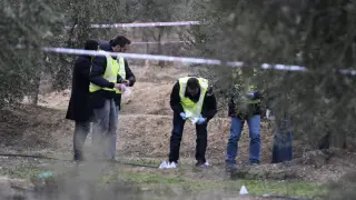Efectivos de la Policía en el lugar donde un cazador ha matado a dos agentes rurales en el término de Aspa (Lleida) al disparar contra ellos intencionadamente. El cazador ha sido detenido y se investigan las causas del suceso.