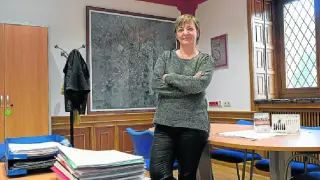 Pilar Novales, que encabeza la formación de Cambiar Huesca, en su despacho del Ayuntamiento.