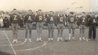 El Real Zaragoza en el que jugaba Zubero posa antes de comenzar el partido que disputó en 1949 contra el Oloronais y que se llevaron los aragoneses por 27-15.
