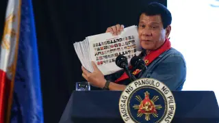 Duterte insta al Ejército a reemplazar a la Policía en su guerra antidroga