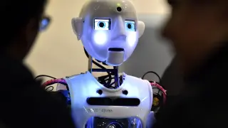 Ante la incertidumbre que generan los robots, quieren que se dote de un arsenal jurídico que proteja a los ciudadanos.
