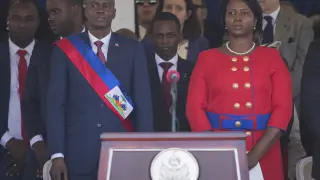 El presidente Jovenel Moise junto a su esposa durante la ceremonia de investidura.