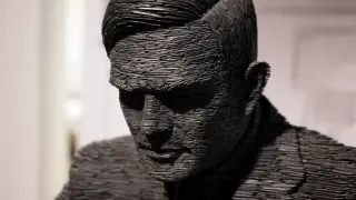 Escultura dedicada al matemático Alan Turing