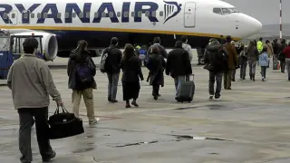 La cancelación de un vuelo a El Hierro deja sin atención médica a 150 pacientes