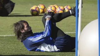Samaras, en un ejercicio físico sobre el césped de la Ciudad Deportiva.