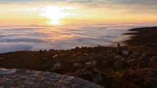 La niebla ocupa la Hoya, en un fotograma del vídeo.