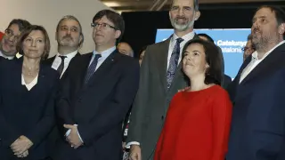 El ministro de Energía, Álvaro Nadal, junto al rey Felipe VI, Soraya Sáenz de Santamaría y Oriol Junqueras en el Mobile World Congress.