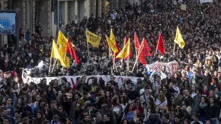 Manifestación de universitarios en Barcelona, en la mañana de este jueves.