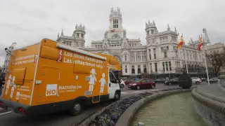 Imagen de la caravana recorriendo el centro de Madrid.