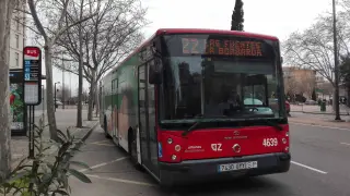 Un autobús de la línea 22, en una de las paradas de Gómez Laguna