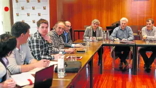 Los empresarios se reunieron en la Diputación con representantes de los ayuntamientos.