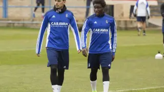 Edu Bedia y Dongou, juntos en el campo de entrenamientos de la Ciudad Deportiva.