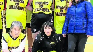 Deportistas del equipo de baloncesto de Hispanos del Carmen.