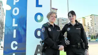 Chus Gabarre y Rosa Cacho son las agentes destinadas al Epaf de la Policía Local de Huesca.