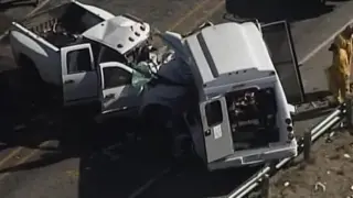 Brutal impacto entre un minibús y una camioneta que deja al menos 13 muertos