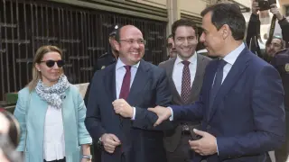 Fernando Martínez Maillo y el ya expresidente de Murcia, Pedro Antonio Sánchez, este martes.