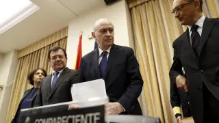Fernández Díaz niega el uso de medios policiales contra políticos y habla de una "conspiración"