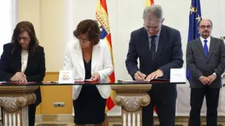 Firma convenio entre el Gobierno de Aragón y Gas Fenosa para luchar contra la vulnerabilidad energética.