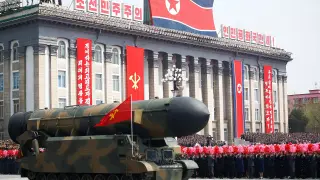 Armas nucleares en un desfile en Corea del Norte.
