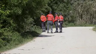 La Policía Foral inspeccionó el tramo del camino de Las Norias donde se produjo el atropello mortal el domingo.