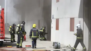 Los bomberos tuvieron que utilizar equipos de respiración autónoma para acceder a la nave.