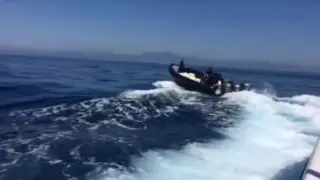 Dos narcos saltan a otra embarcación para evitar ser detenidos