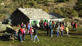 La cabaña del Turmo, en el valle de Estós, es escenario de algunos acontecimientos, como una marcha senderista en agosto y la tría de ganado en octubre.
