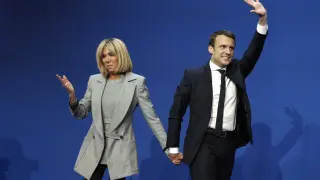 Emmanuel Macron y su esposa Brigitte, tras conocer los resultados del pasado domingo.