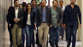 Pablo Iglesias junto a otros miembros de Unidos Podemos este jueves.