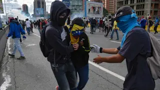 Activistas venezolanos en las protestas de este lunes.