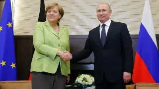 Reunión de Angela Merkel y Vladimir Putin en Sochi.