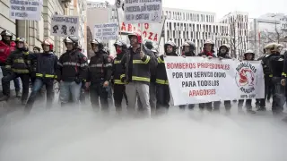 Protestas. Los bomberos recrudecieron el pasado año sus protestas ante la falta de avances para resolver los problemas que afectan al sector y reclamar un servicio «digno» para todos los aragoneses, que ahora no está garantizado, denuncian, por la escasez